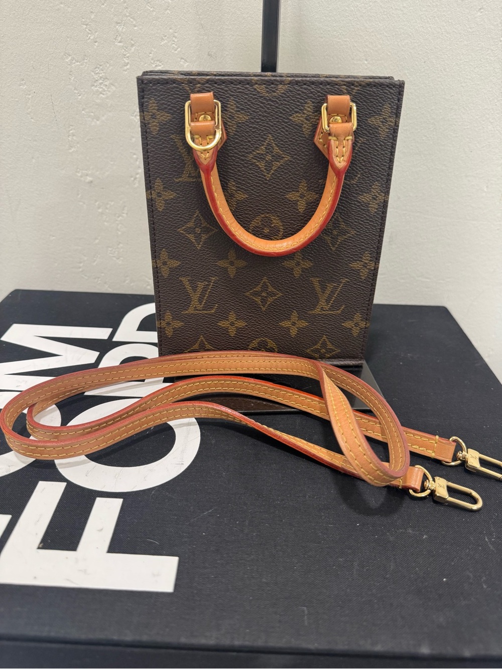 Louis Vuitton Petit Sac Plat Tote